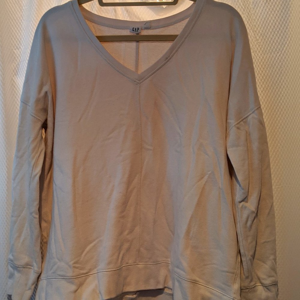 GAP white slouchy sweatshirt